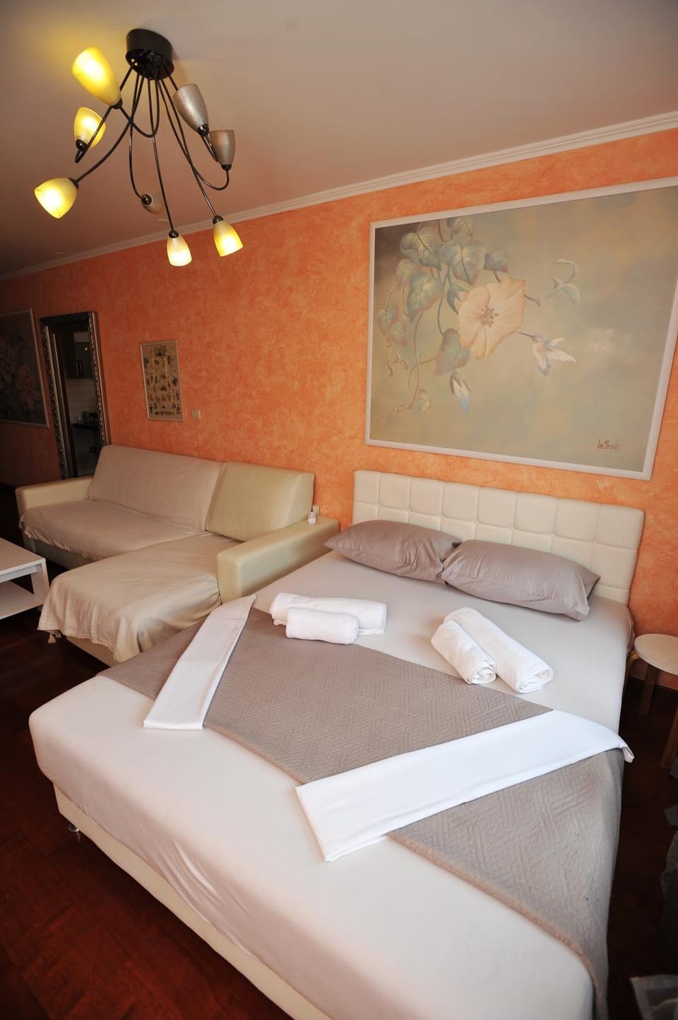 Bed, towels