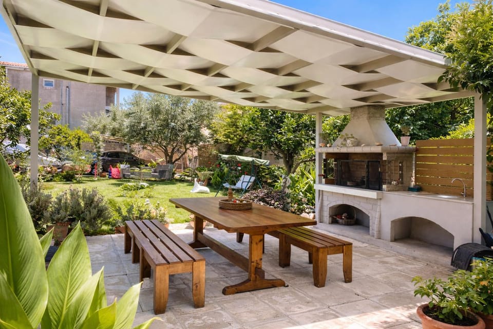 BBQ facilities, Garden, Dining area