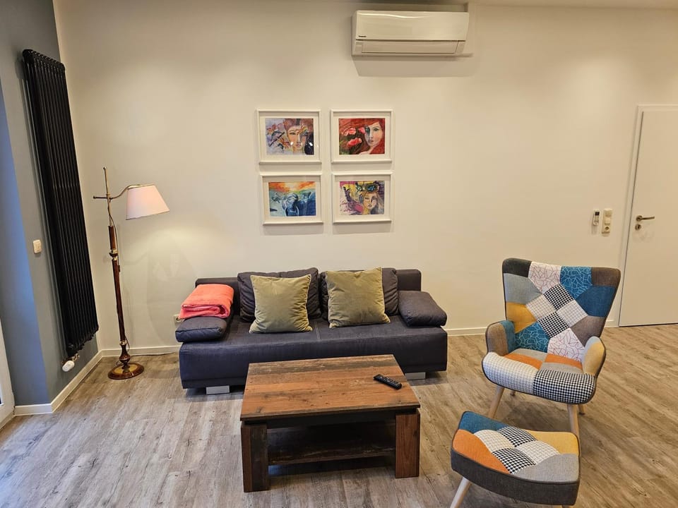 Living room, Seating area, air conditioner