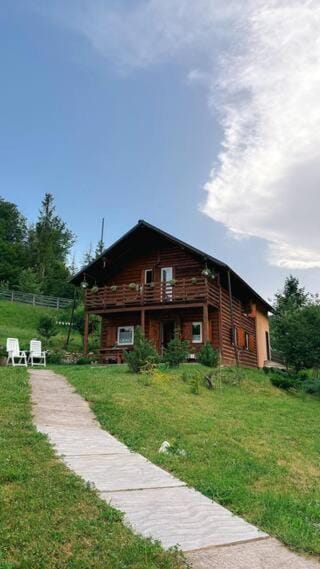 Cabana Trei Brazi Cacica Chalet in Romania