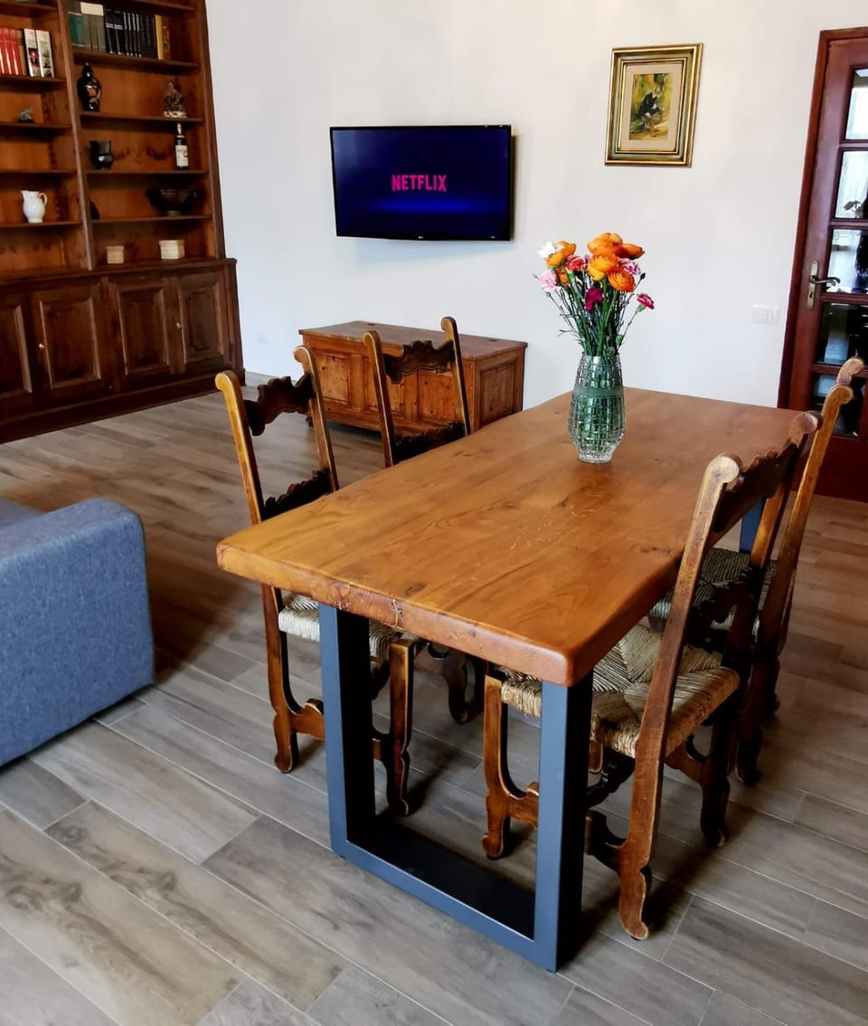 TV and multimedia, Living room, Dining area