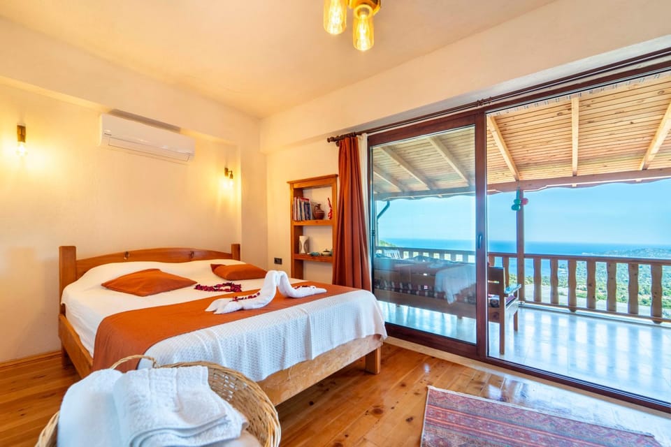Bed, Natural landscape, View (from property/room), Balcony/Terrace, Photo of the whole room, Bedroom, Sea view, towels, air conditioner