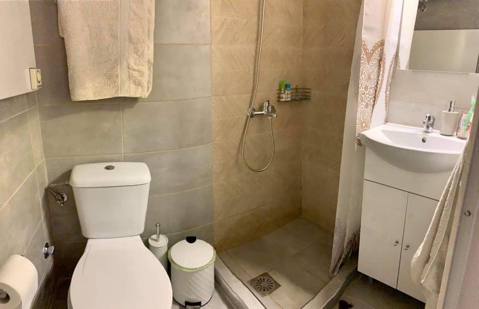 Shower, Toilet, Bathroom, towels