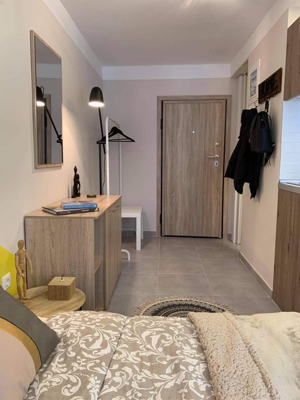 Photo of the whole room, hair dresser