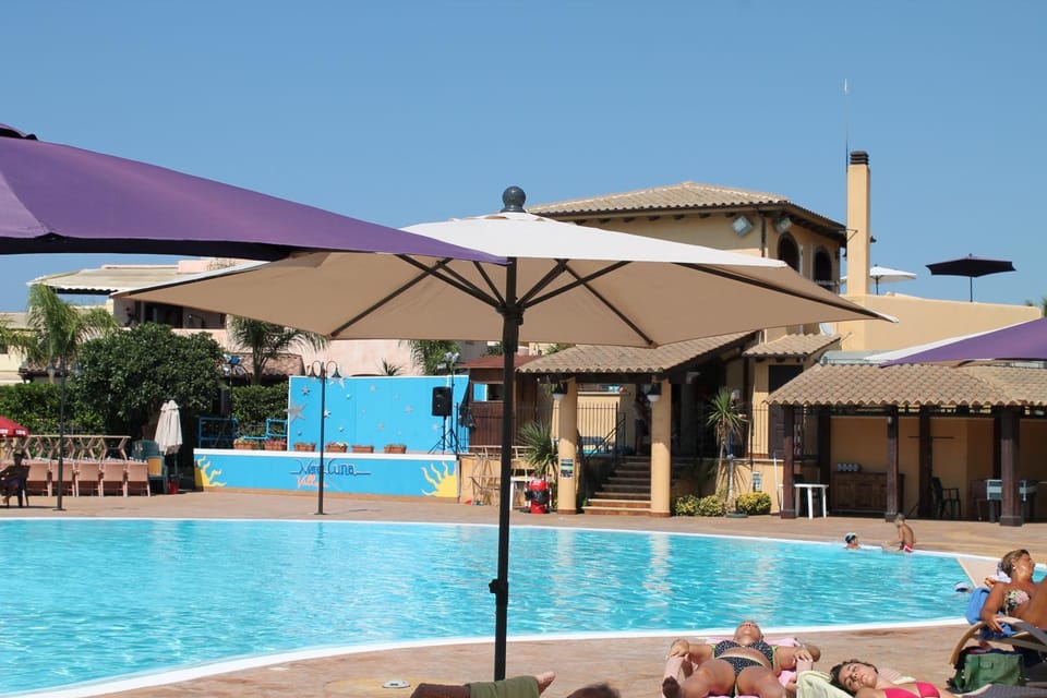 Swimming pool, Swimming pool