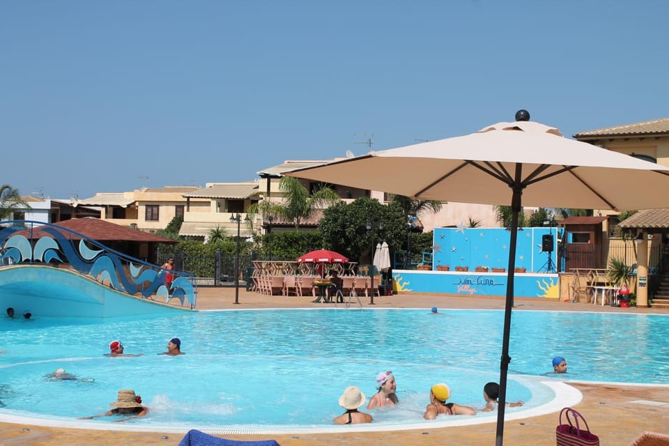Swimming pool, Swimming pool