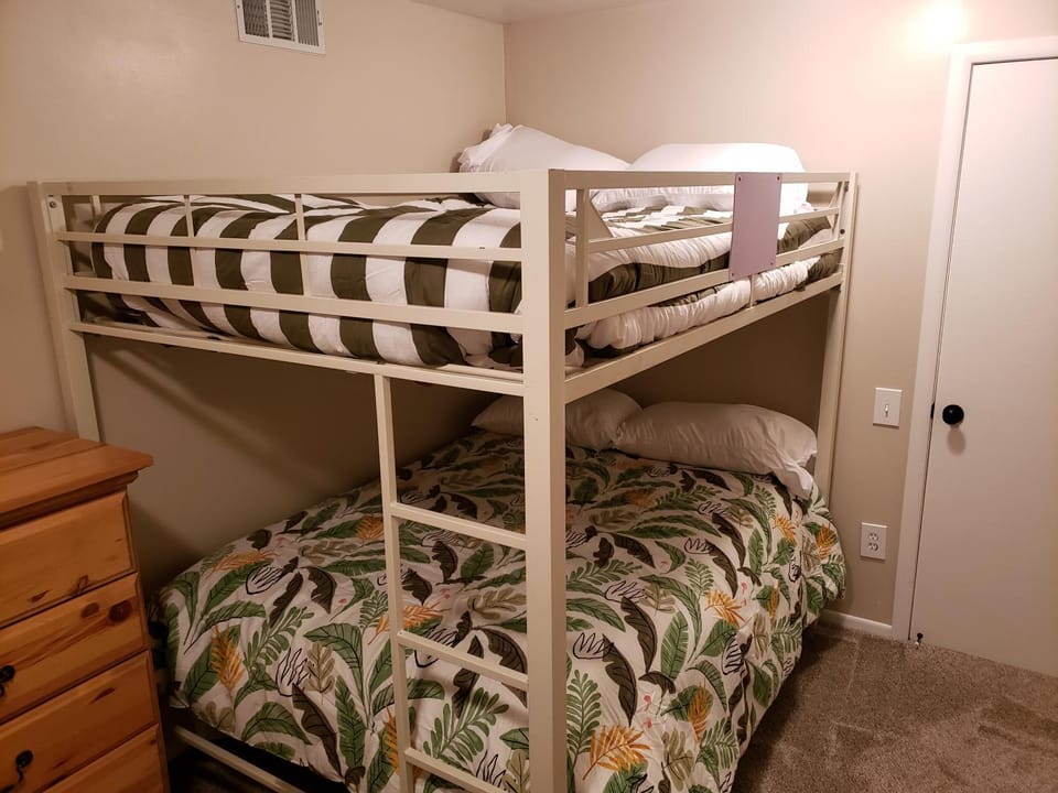 Bed, Photo of the whole room, Bedroom, bunk bed