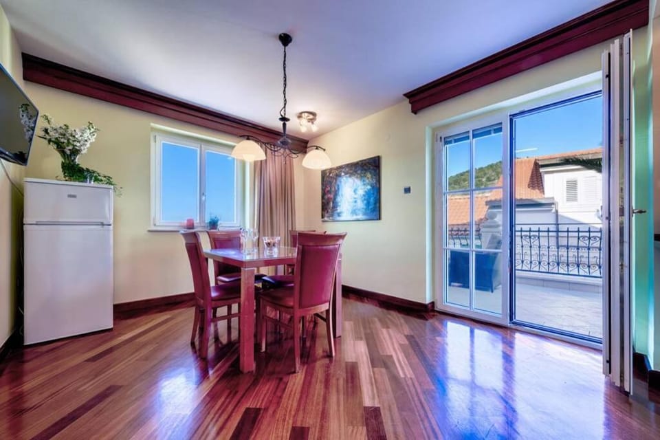 Seafront Apartment Duo Apartment in Vis