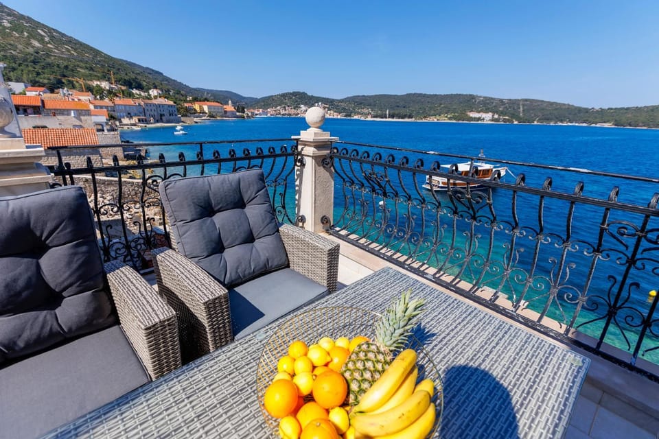 Seafront Apartment For4 Apartment in Vis