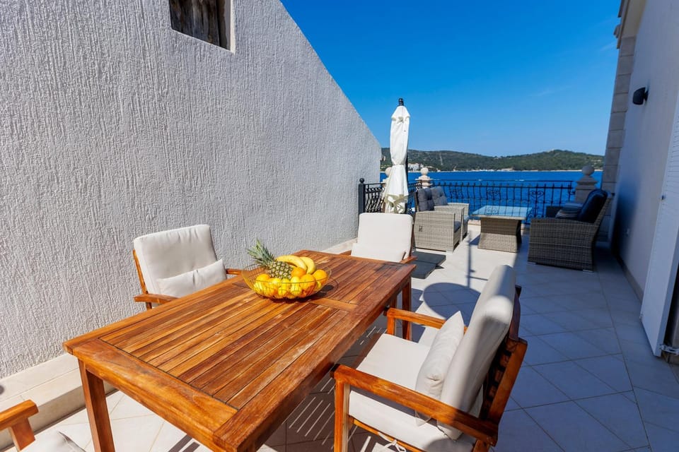 Seafront Apartment For4 Apartment in Vis