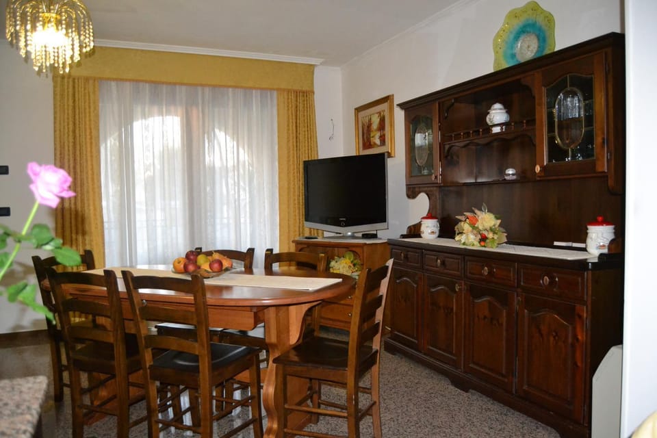 Communal lounge/ TV room, Living room, Lobby or reception