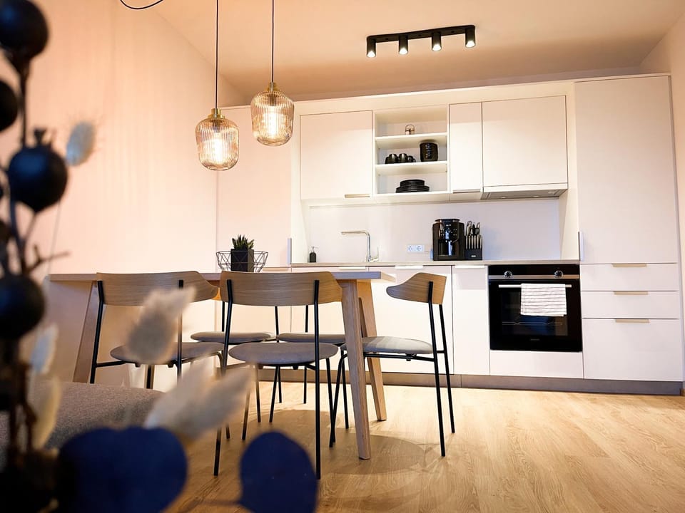 Kitchen or kitchenette, Seating area, Dining area, Food, Mountain view, dishwasher, stove, kitchen
