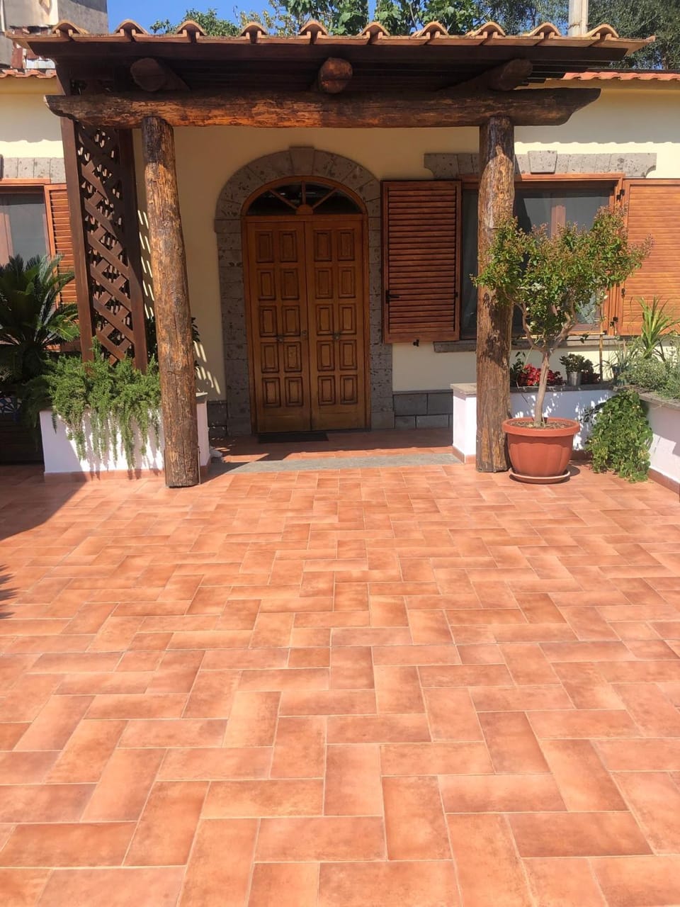 Patio, Facade/entrance