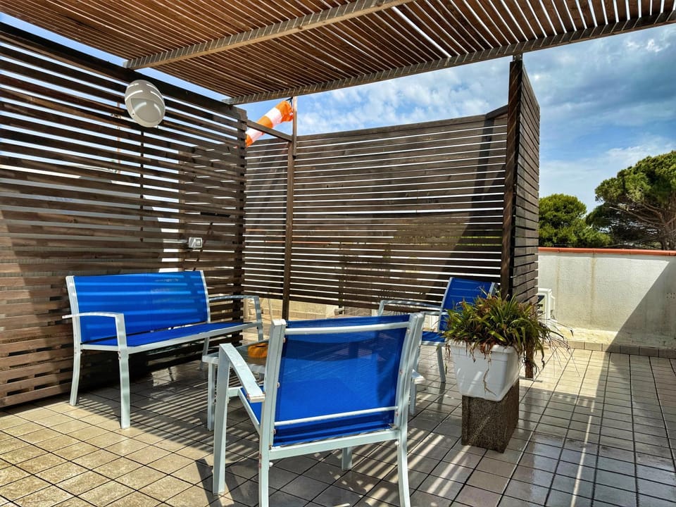 View (from property/room), Balcony/Terrace, sunbed