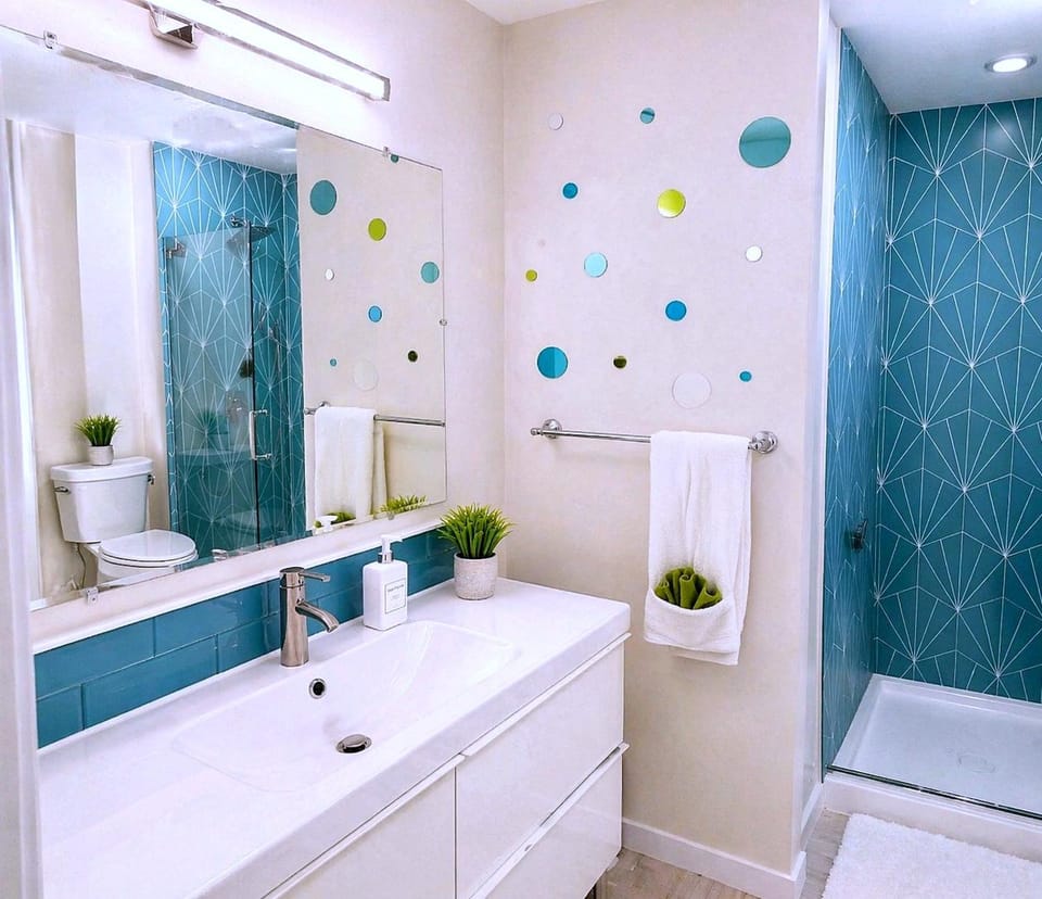 CasaViva Breeze - 2BR with Sunset Views, Firepit & Backyard - Walk to Fun & Eats in North Park & Hillcrest, 5 Min to Gaslamp Apartment in San Diego
