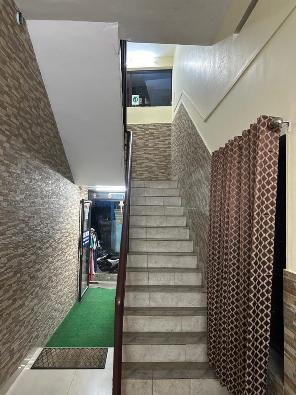 Property building, Facade/entrance, Lobby or reception, Floor plan, acessibility