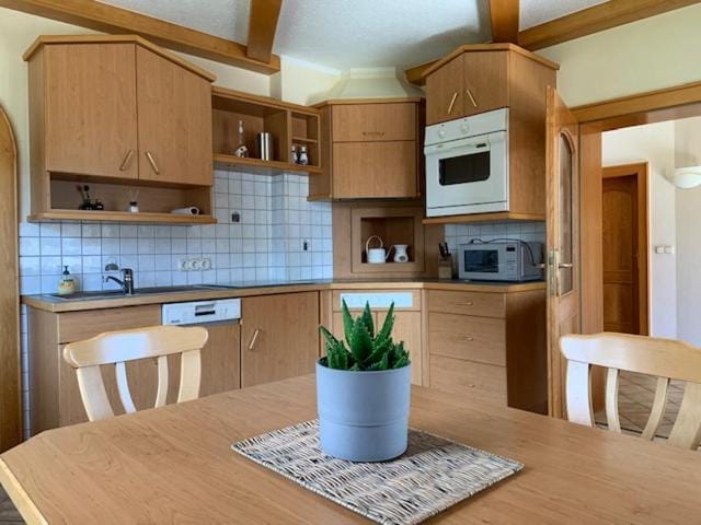 Kitchen or kitchenette, Communal kitchen