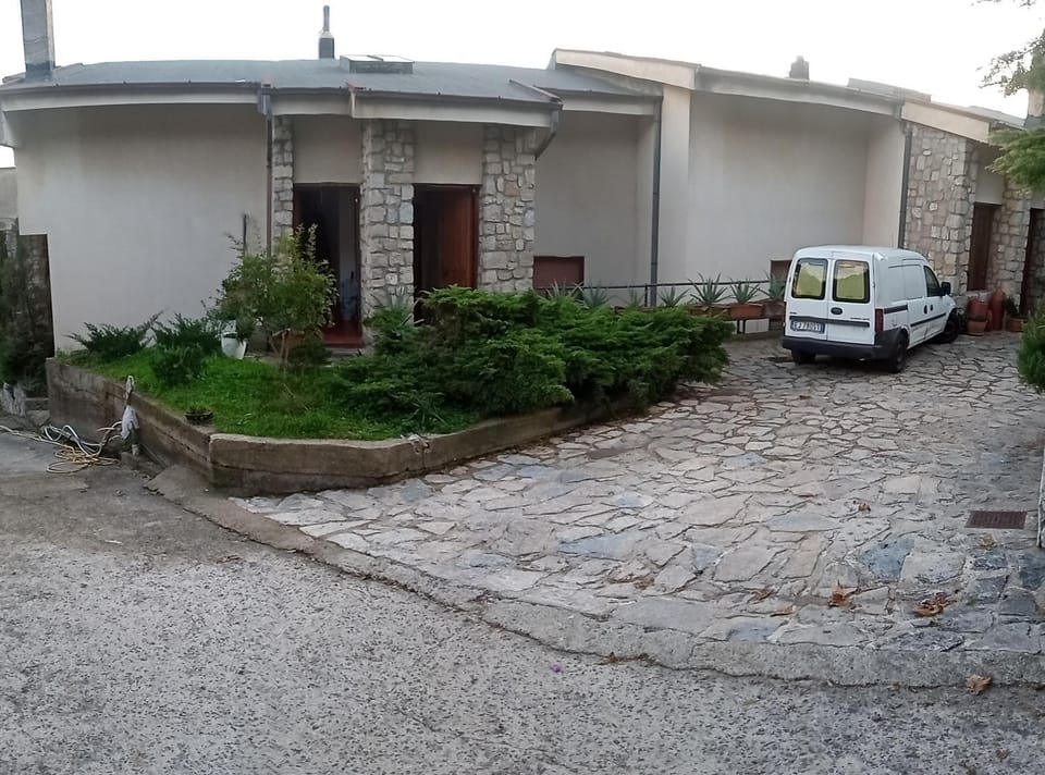 Collina Belvedere, appartamento indipendente in villa Salerno-Capezzano House in Salerno