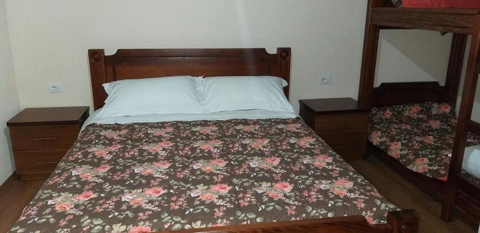 Bujtina Hadër Xhebro Hostel in Vlorë County, Albania