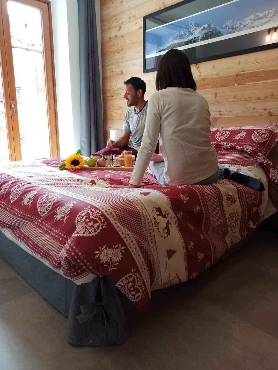 People, Bedroom, Breakfast
