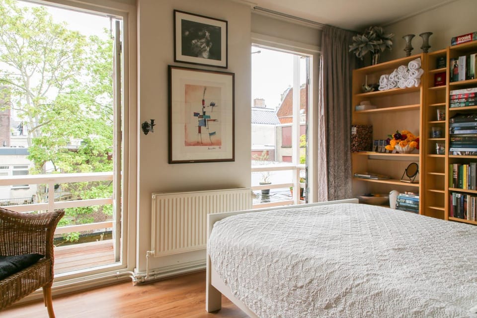 Property building, Bed, Balcony/Terrace