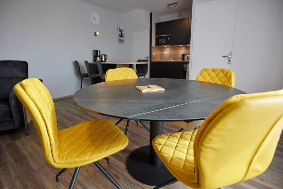 Kitchen or kitchenette, Living room, kitchen, kitchen