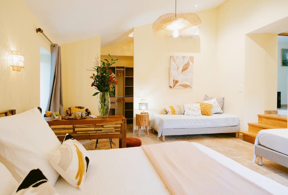 Bed, Photo of the whole room, Seating area, Bedroom
