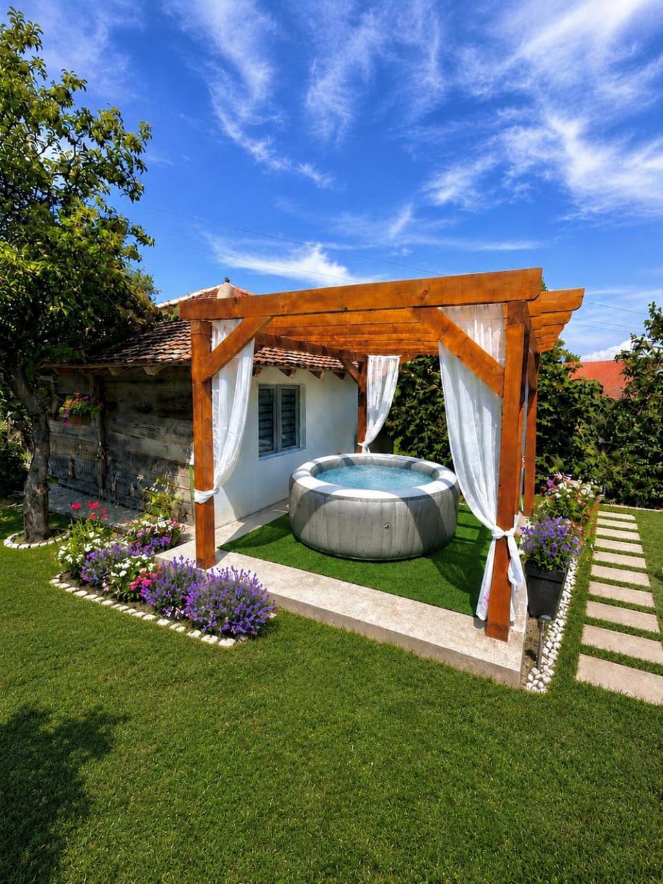 Garden, Hot Tub