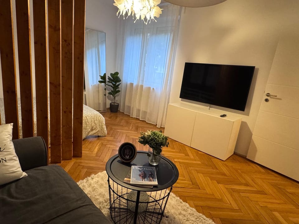 Sasha Collection - Chic & Calm - Near Unirii Apartment in Timisoara