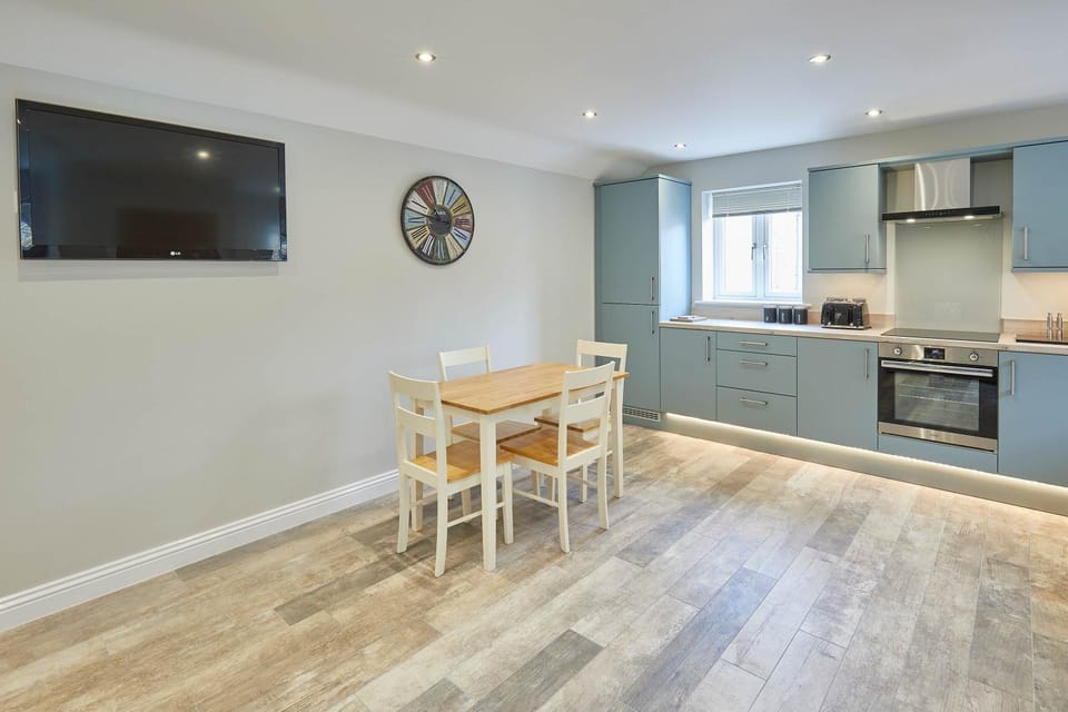 TV and multimedia, Kitchen or kitchenette, Dining area