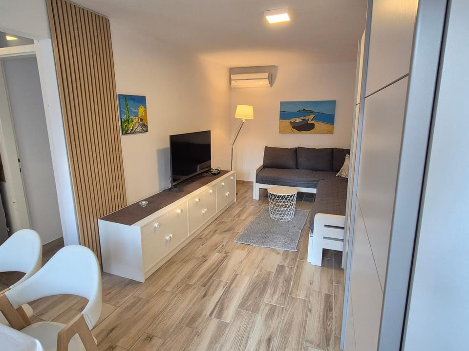 Small guest House Punta Pakoštane Apartment in Šibenik-Knin County, Croatia
