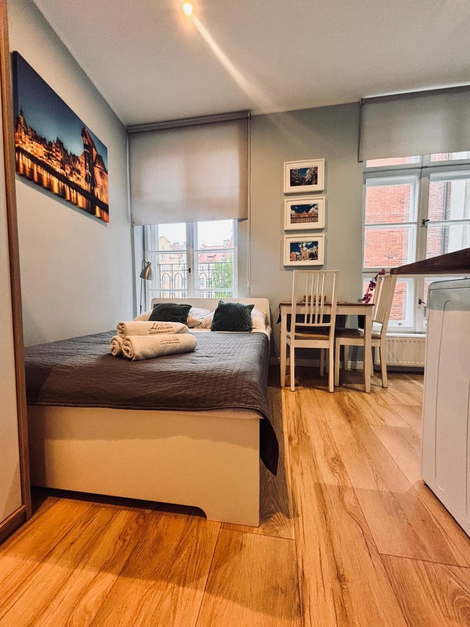 Bed, Kitchen or kitchenette, Photo of the whole room, Dining area, towels