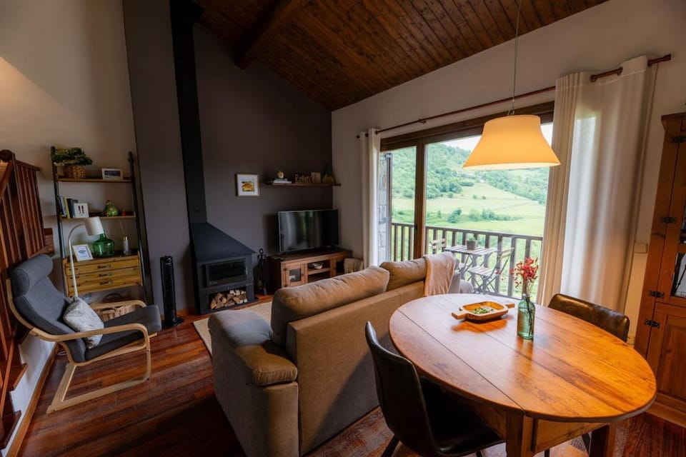 Balcony/Terrace, Living room, Dining area, Mountain view
