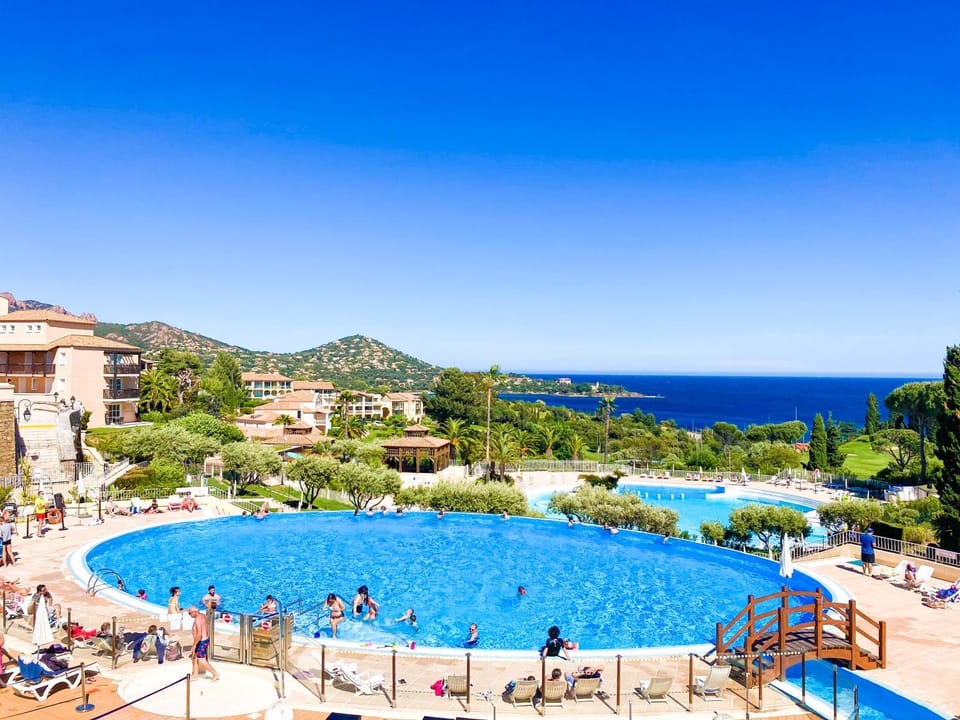 Swimming pool, Swimming pool