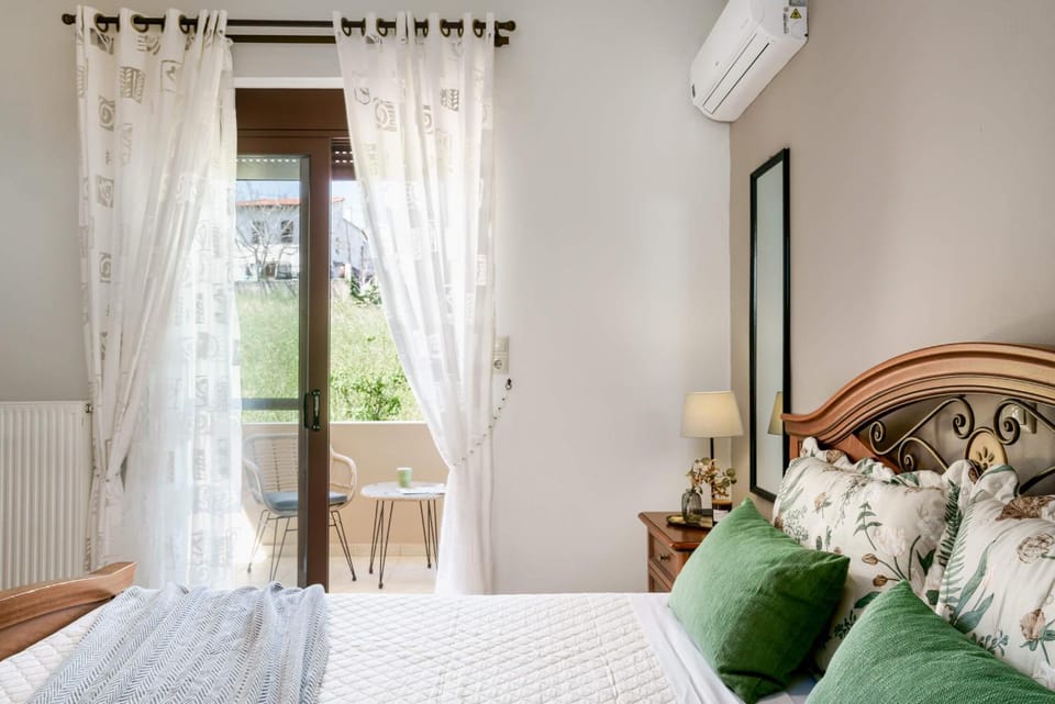 Bedroom, air conditioner