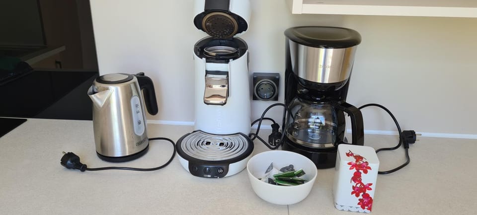 Coffee/tea facilities, Kitchen or kitchenette