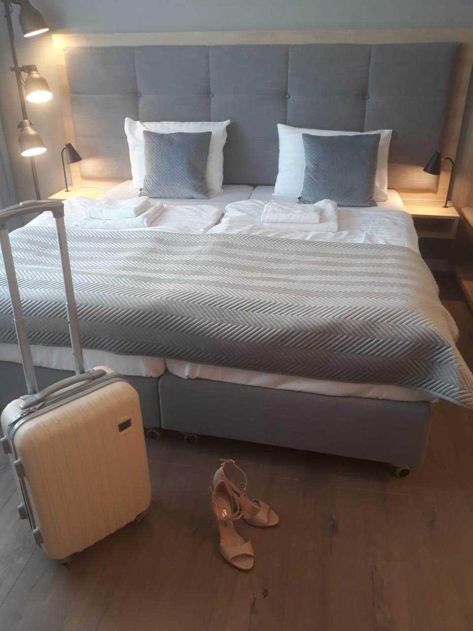 Bed, Photo of the whole room, Bedroom