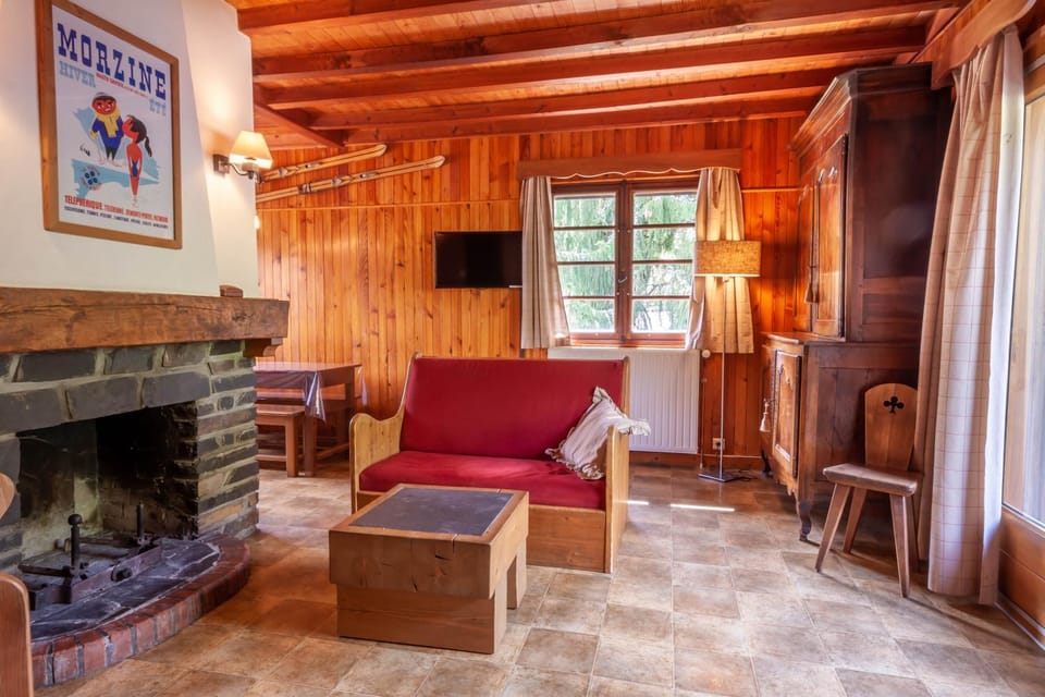 Communal lounge/ TV room, Living room, Seating area