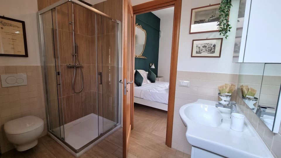 Shower, Bathroom, Bedroom