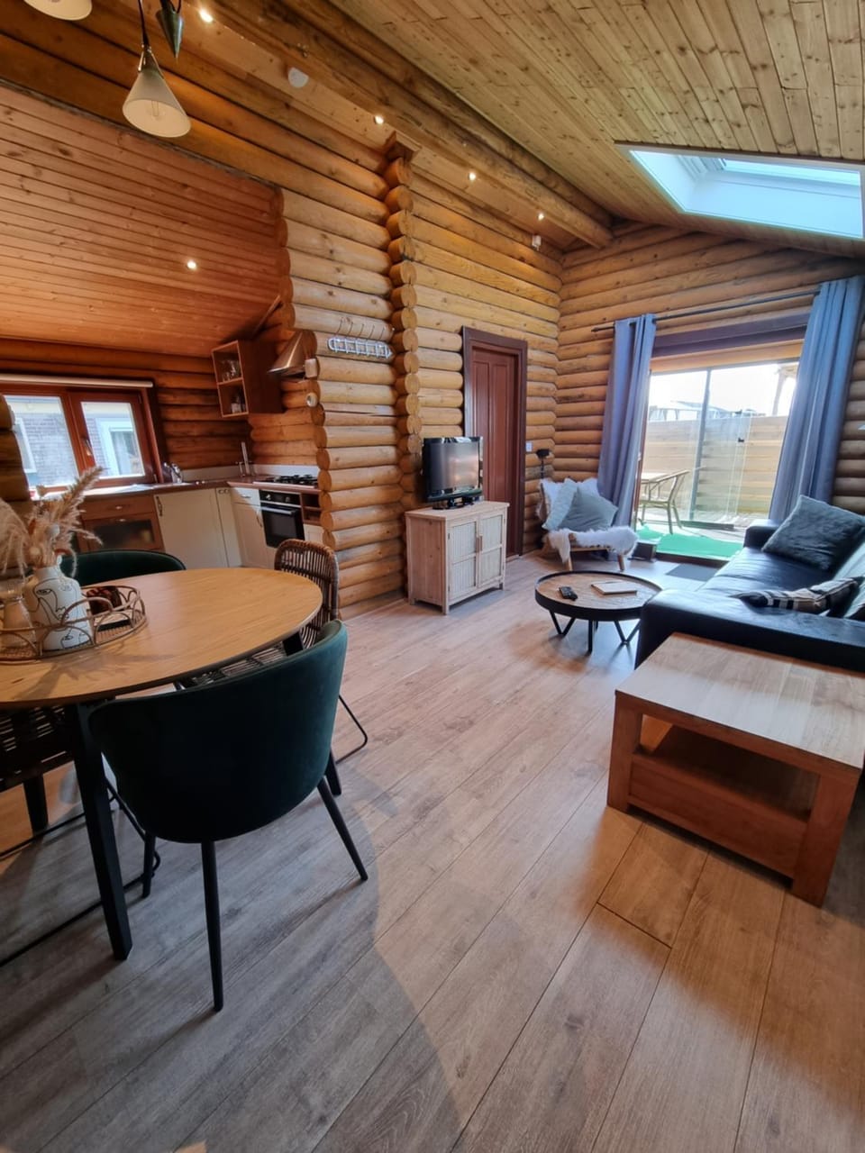 Seating area, Dining area