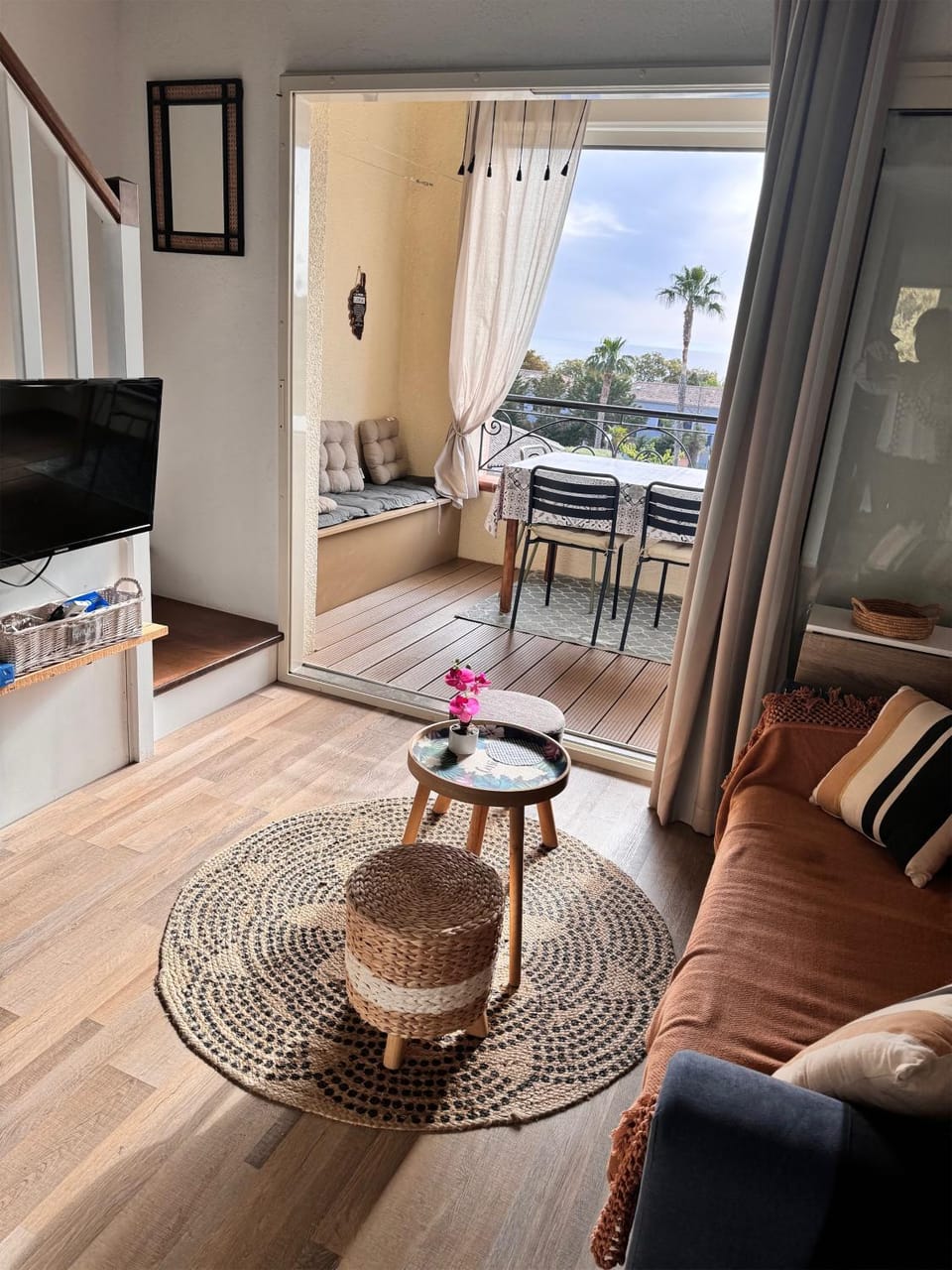 Patio, Communal lounge/ TV room, TV and multimedia, View (from property/room), Balcony/Terrace, Living room, Seating area, Dining area