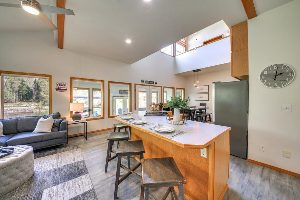 Expansive Waterfront Escape with Kayaks and SUPs! House in Sagle