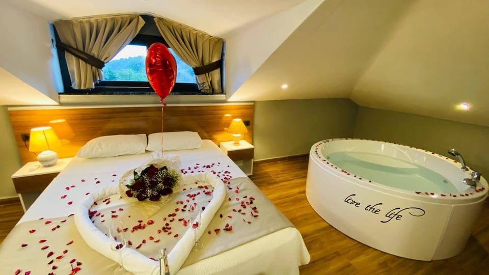 Bedroom, Bath