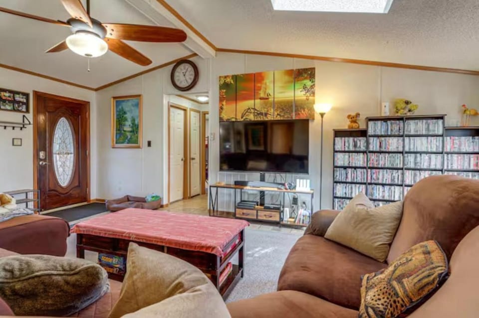 Private Pet Friendly Home Near Exotic Deer Farm Close to Pigeon Forge, Gatlinburg TN House in Sevier County