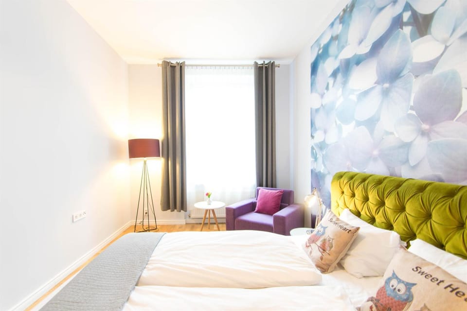 Bed, Seating area, Bedroom