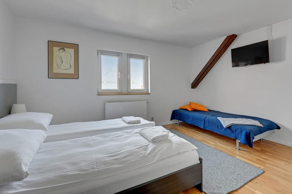 Bed, TV and multimedia, Photo of the whole room, Bedroom, Area and facilities, towels