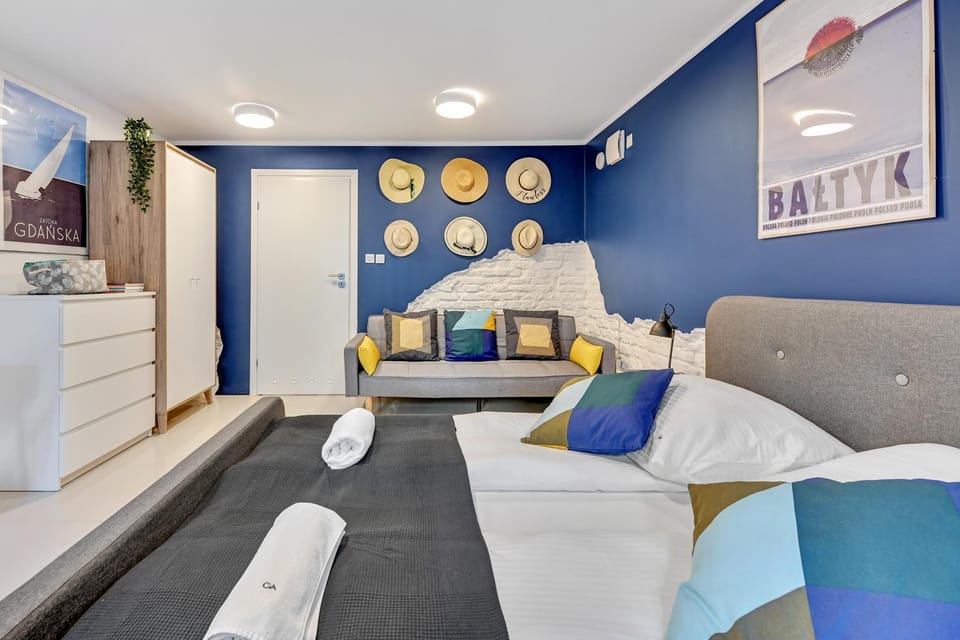 Bed, Photo of the whole room, Seating area, Bedroom, Area and facilities, hair dresser, towels