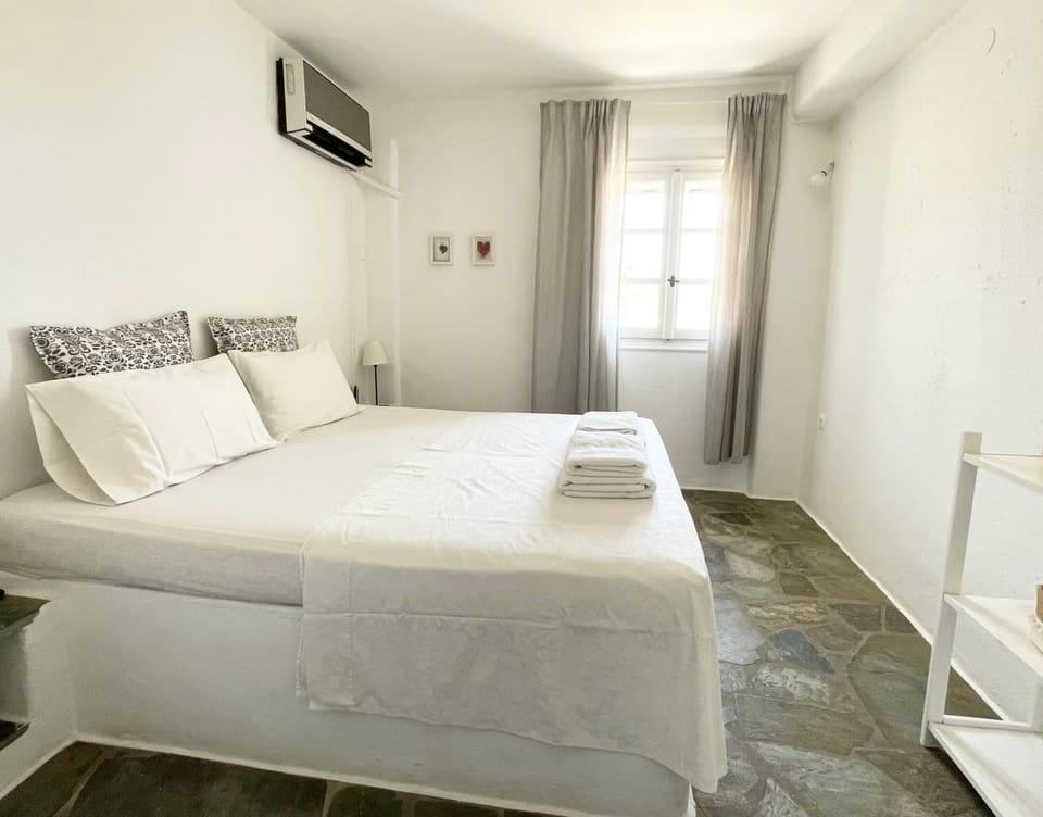 Great Views Cozy apartment for 4 House in Paros, Greece