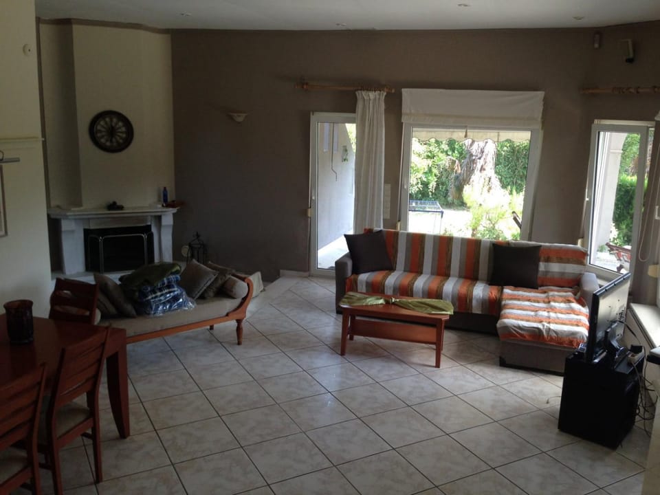 House with Garden Villa in Nea Peramos