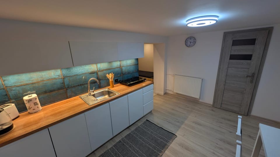Coffee/tea facilities, Kitchen or kitchenette, stove, toaster